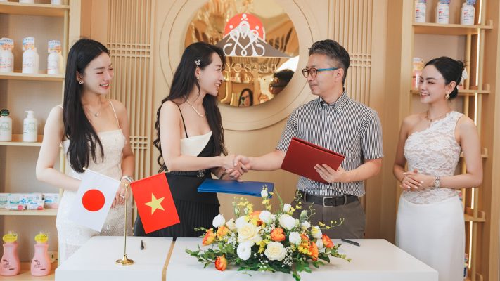 kí kết hợp tác