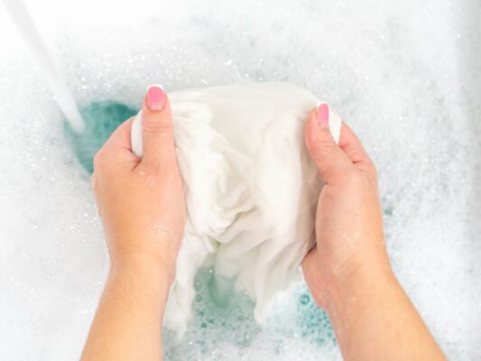 Giặt quần áo cho trẻ sơ sinh